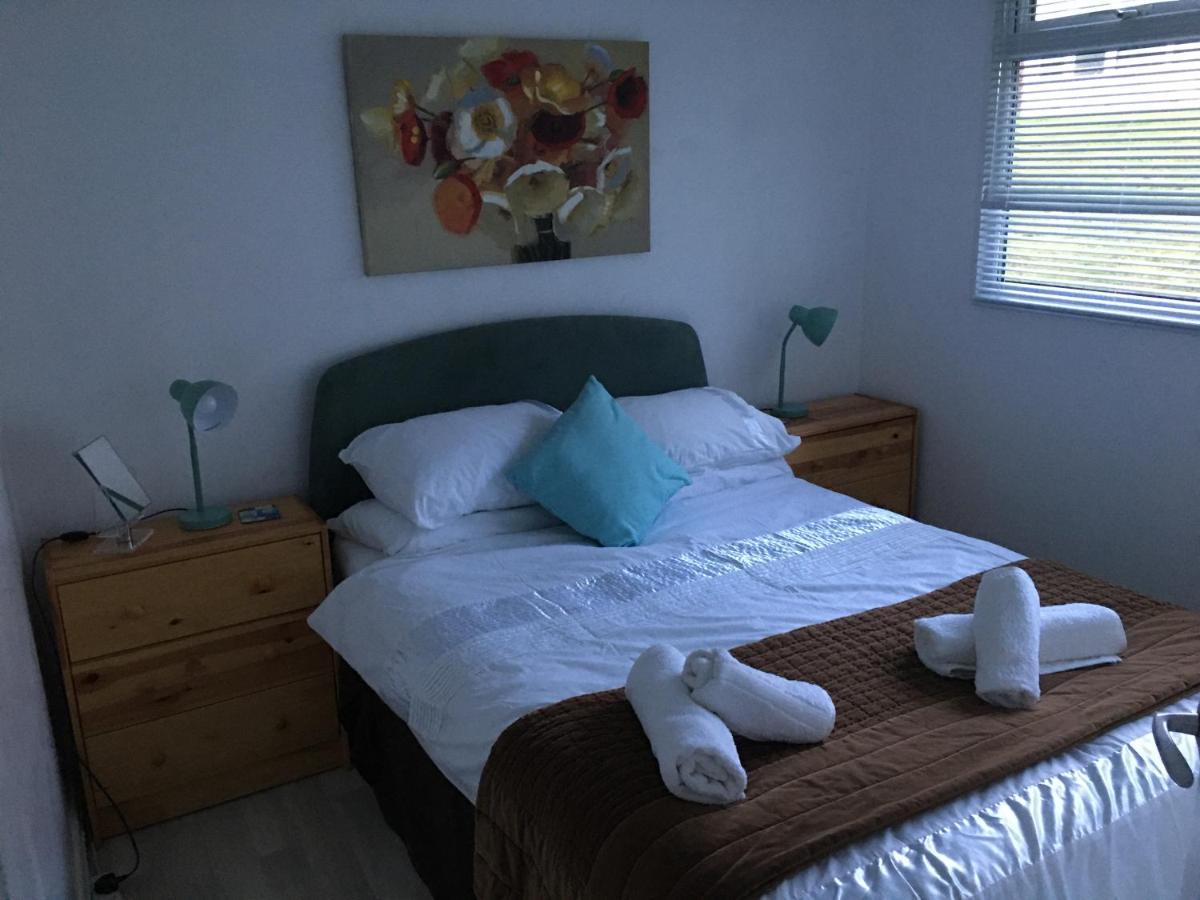Woodland Views Central Heated Cabin Dartmouth Exterior foto